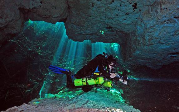 Mergulhando em cenotes na região de Tulum, no Yucatán, sul do México (foto divulgação, de Luis Leal)